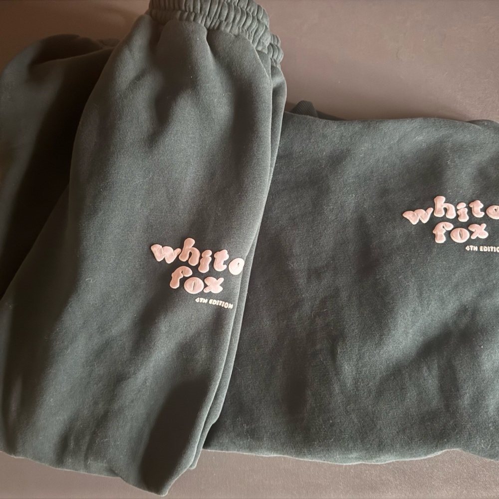 White Fox Boutique Dark Green Matcing Set! Great Condition